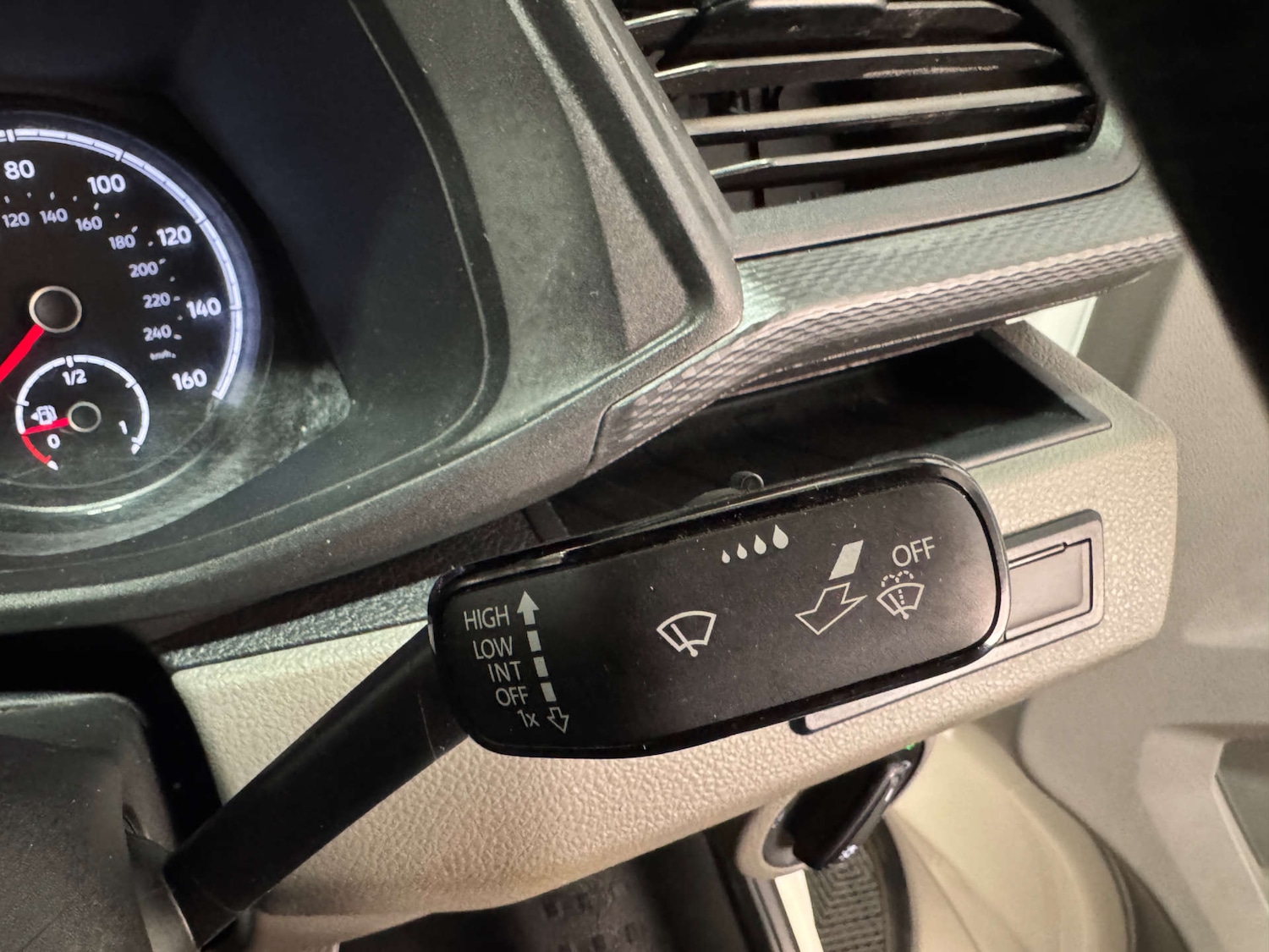 Used Volkswagen Transporter 2023 for sale - 77976988: Photo 16