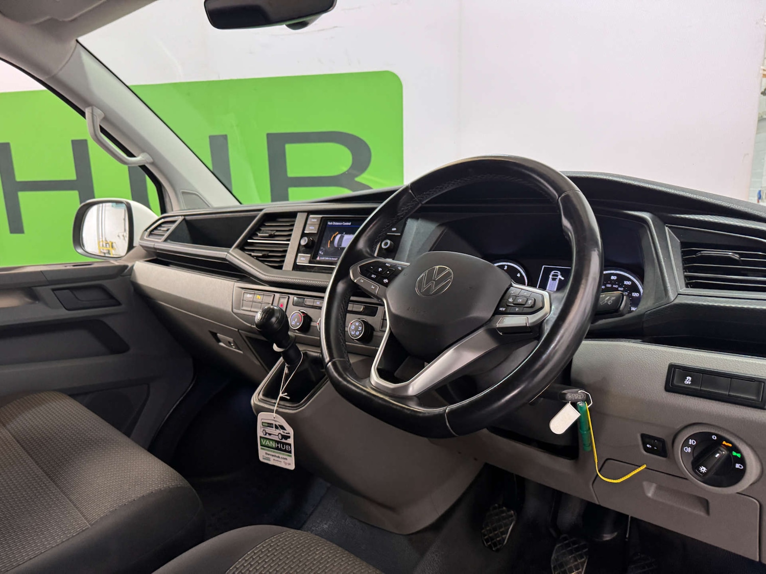 Used Volkswagen Transporter 2023 for sale - 77976988: Photo 2