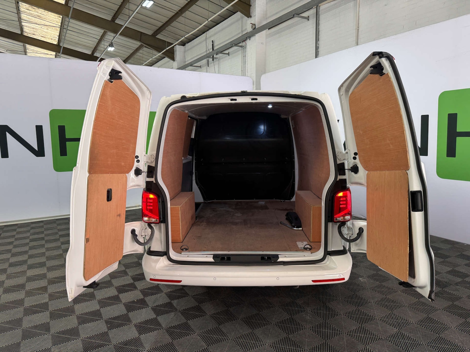 Used Volkswagen Transporter 2023 for sale - 77976988: Photo 3