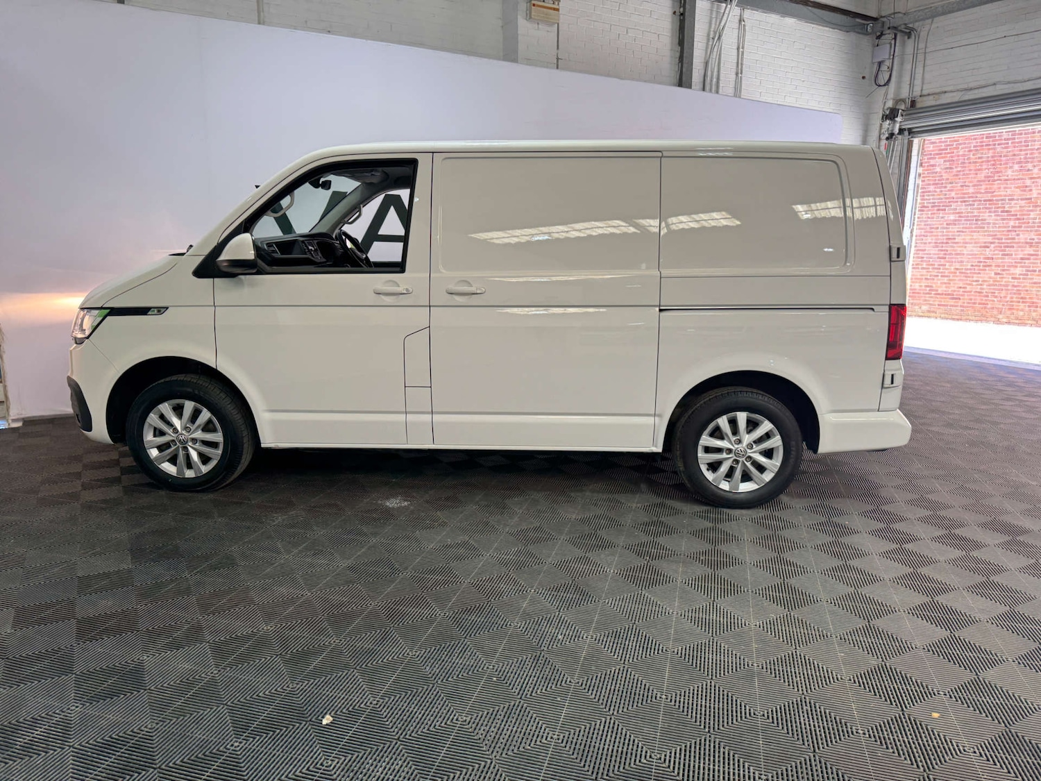 Used Volkswagen Transporter 2023 for sale - 77976988: Photo 4