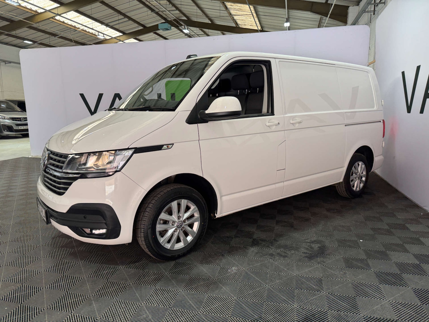 Used Volkswagen Transporter 2023 for sale - 77976988: Photo 6