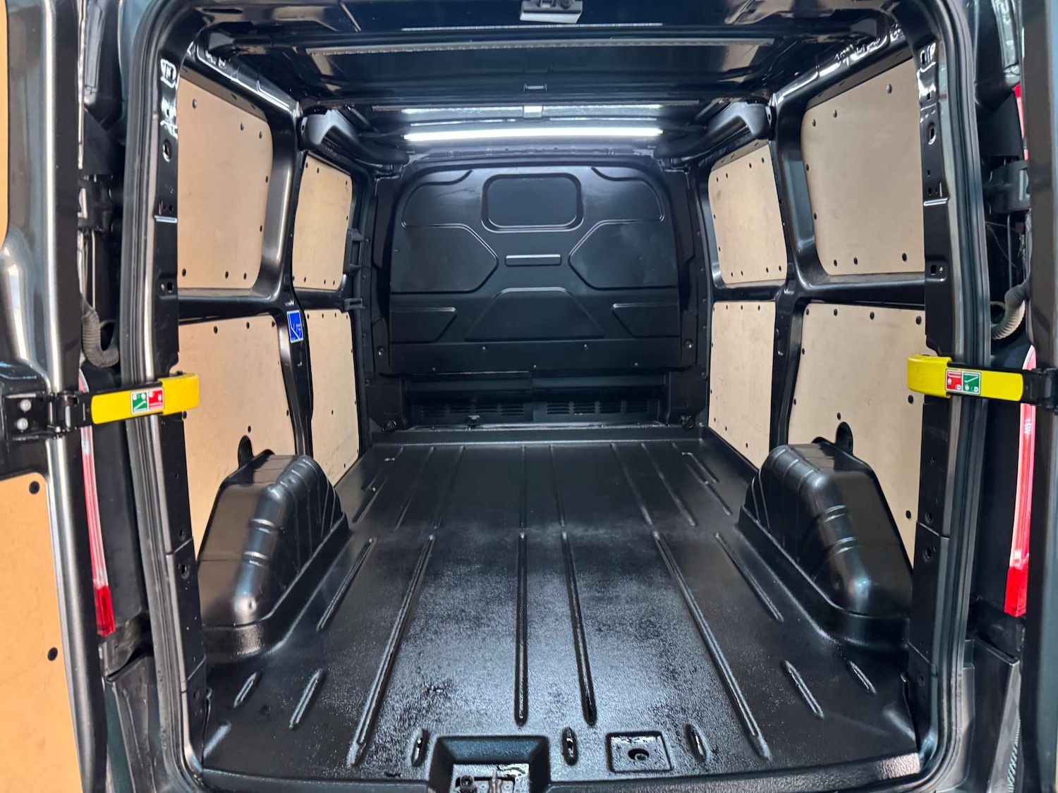 Used Ford Transit Custom 2023 for sale - 77047456: Photo 3