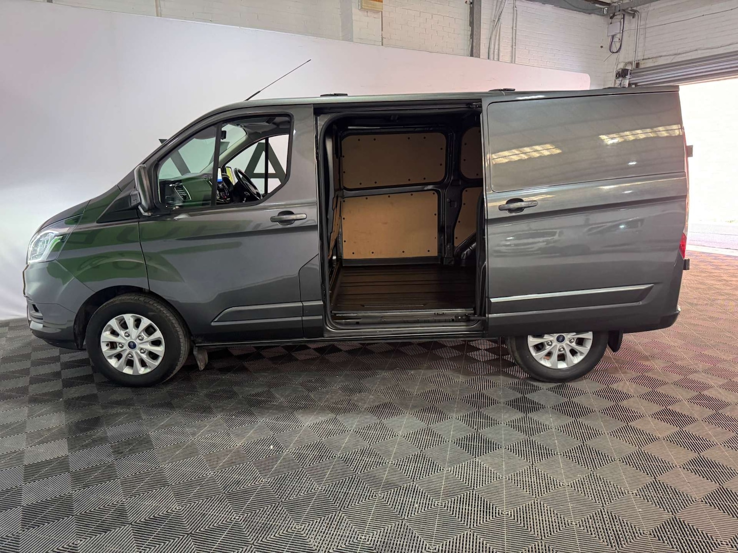 Used Ford Transit Custom 2023 for sale - 77047456: Photo 4