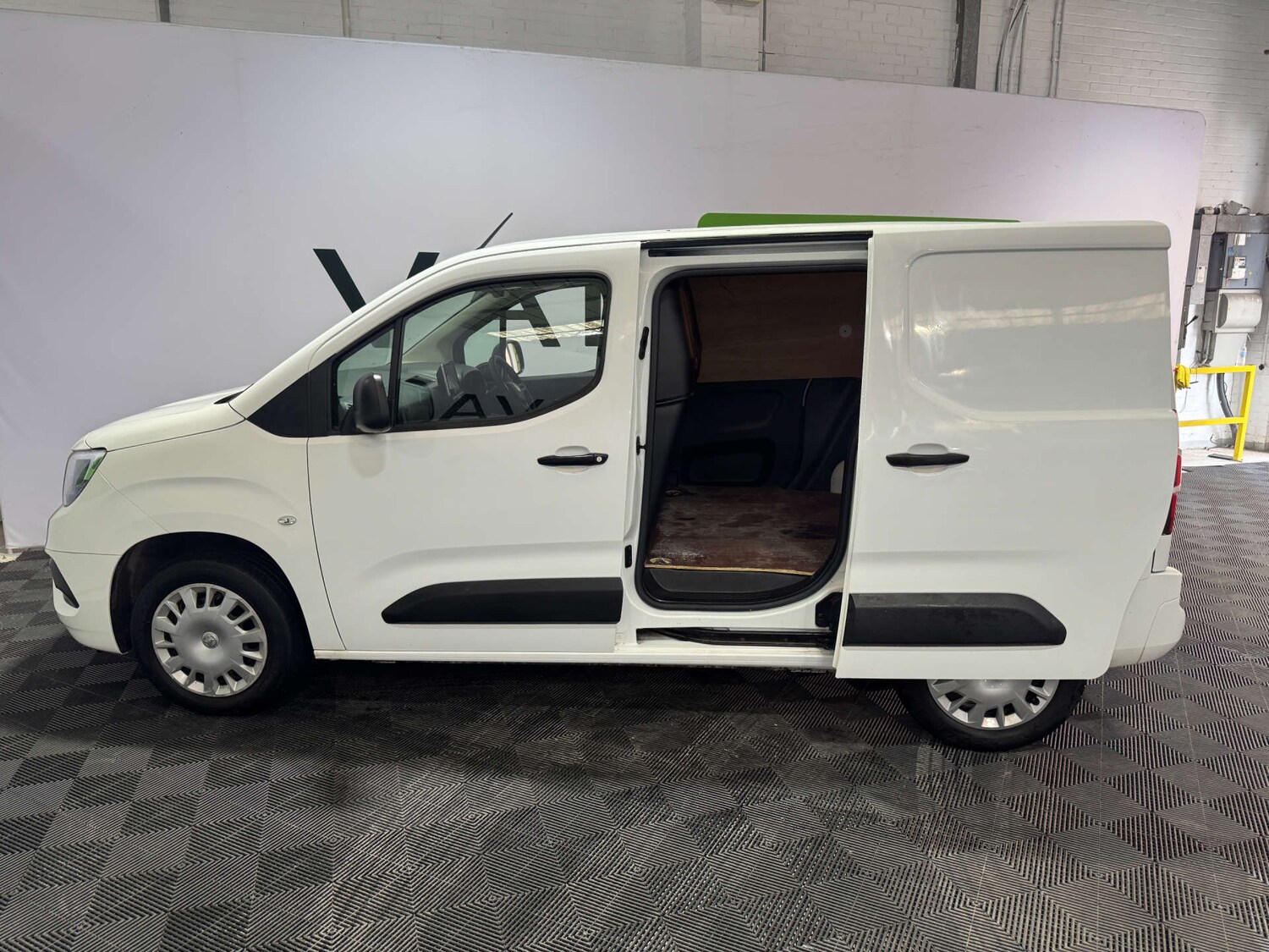 Used Vauxhall Combo 2020 for sale - 76601821: Photo 4