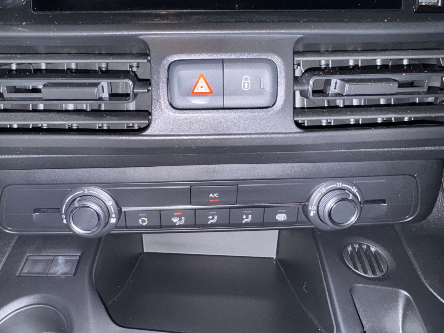 Used Peugeot Partner 2022 for sale - 77127322: Photo 38