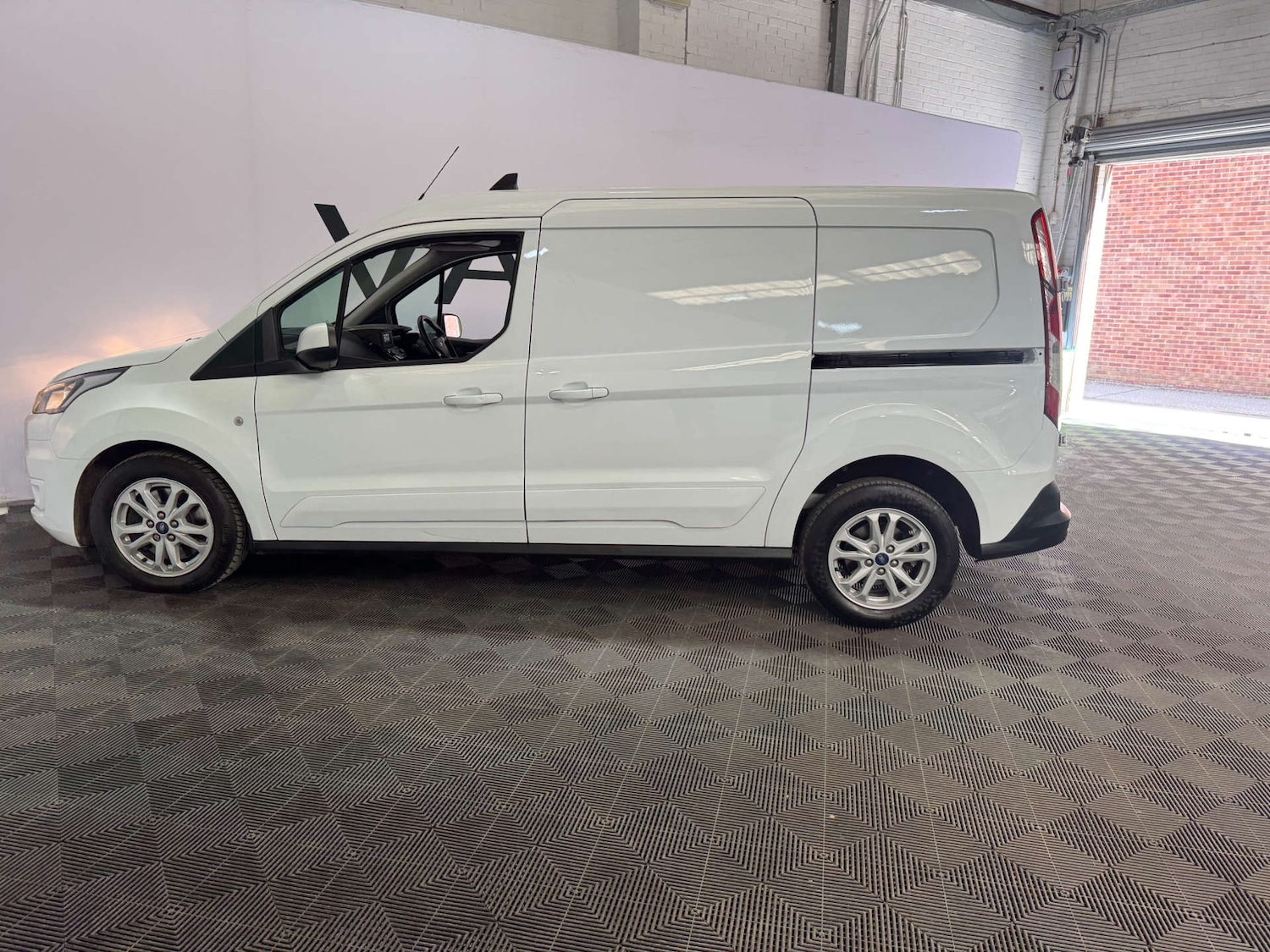 Used Ford Transit Connect 2024 for sale - 78068241: Photo 4