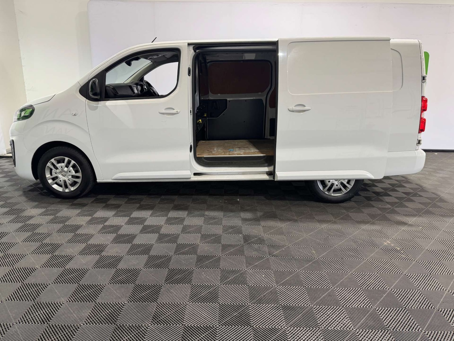 Used Vauxhall Vivaro 2022 for sale - 76601631: Photo 4