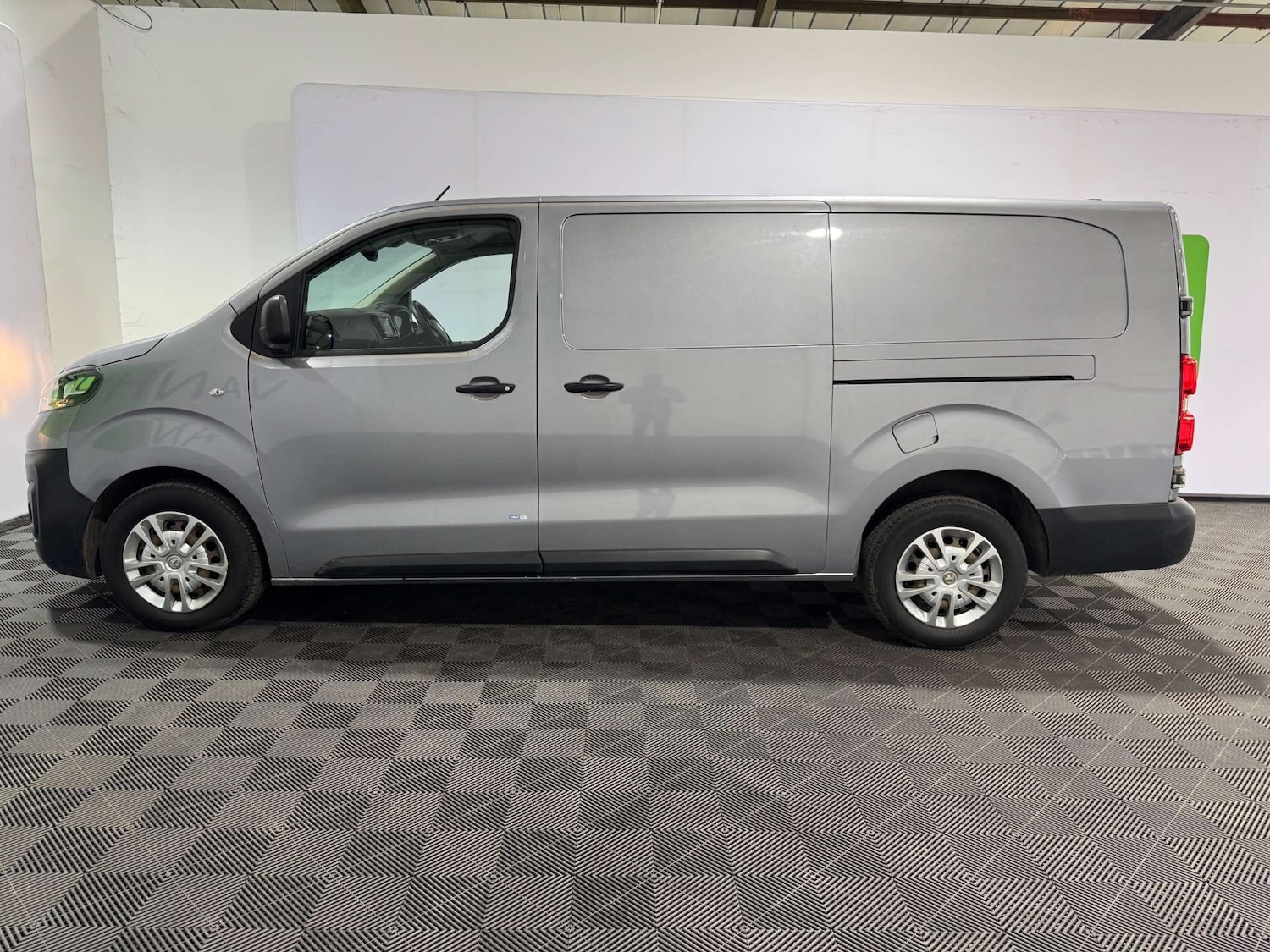 Used Vauxhall Vivaro 2020 for sale - 76367327: Photo 2