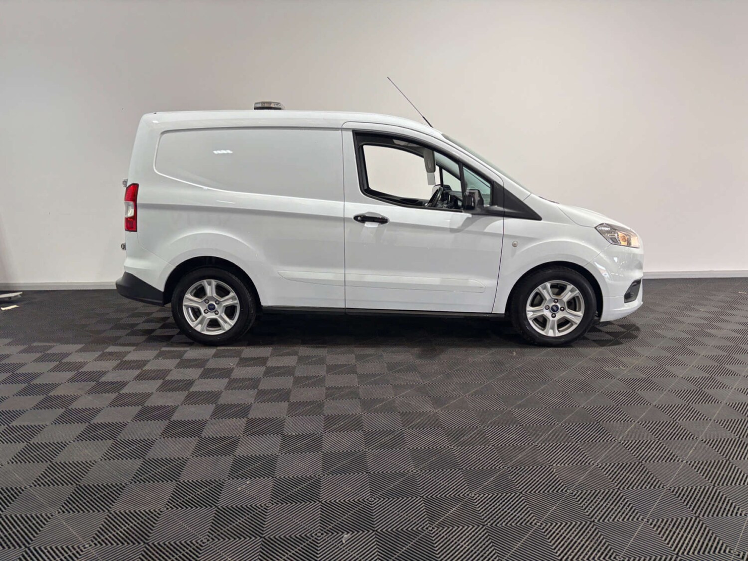 Used Ford Transit Courier 2022 for sale - 76278310: Photo 2