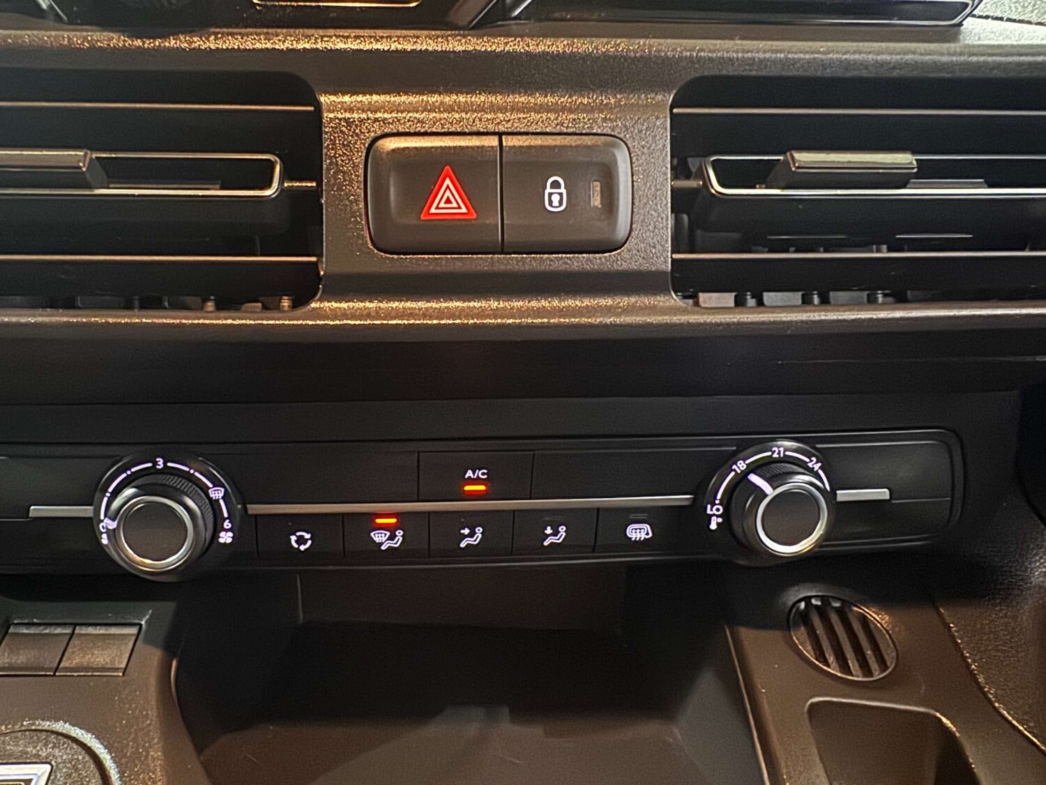 Used Vauxhall Combo 2024 for sale - 76077976: Photo 30