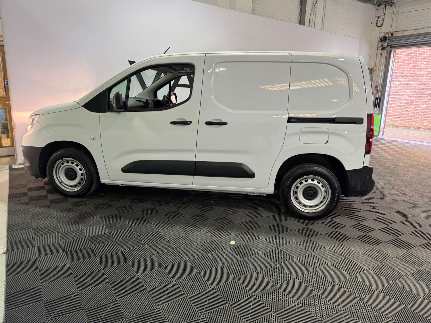 Used Vauxhall Combo 2022 for sale - 77636193: Photo 4