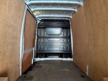 Used Volkswagen Crafter 2023 for sale - 77903010: Photo