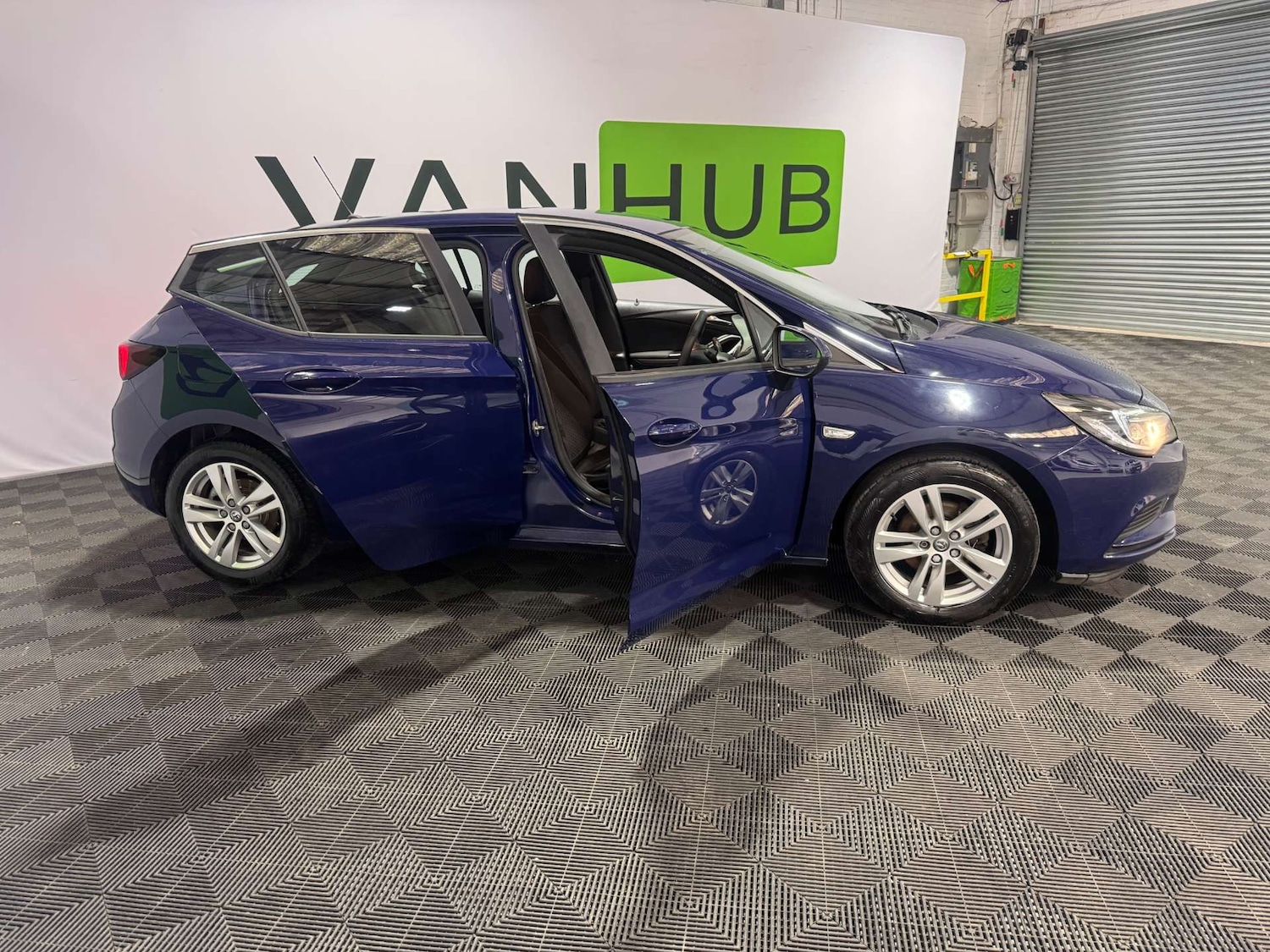 Used Vauxhall Astra 2017 for sale - 76905287: Photo 10