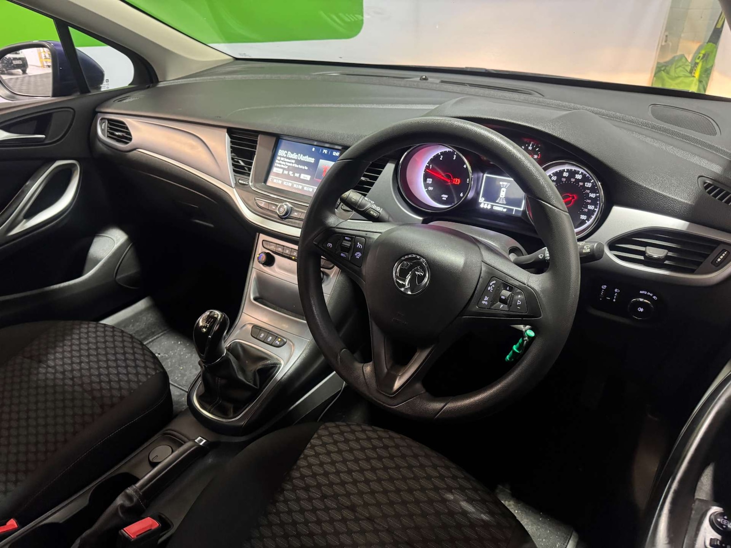 Used Vauxhall Astra 2017 for sale - 76905287: Photo 2