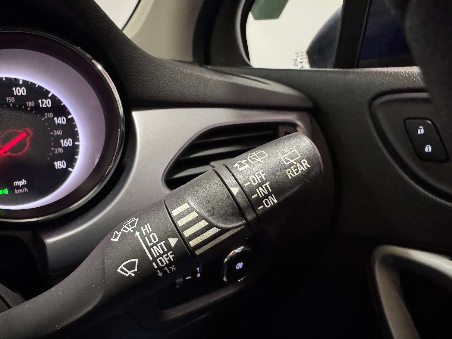 Used Vauxhall Astra 2017 for sale - 76905287: Photo 22