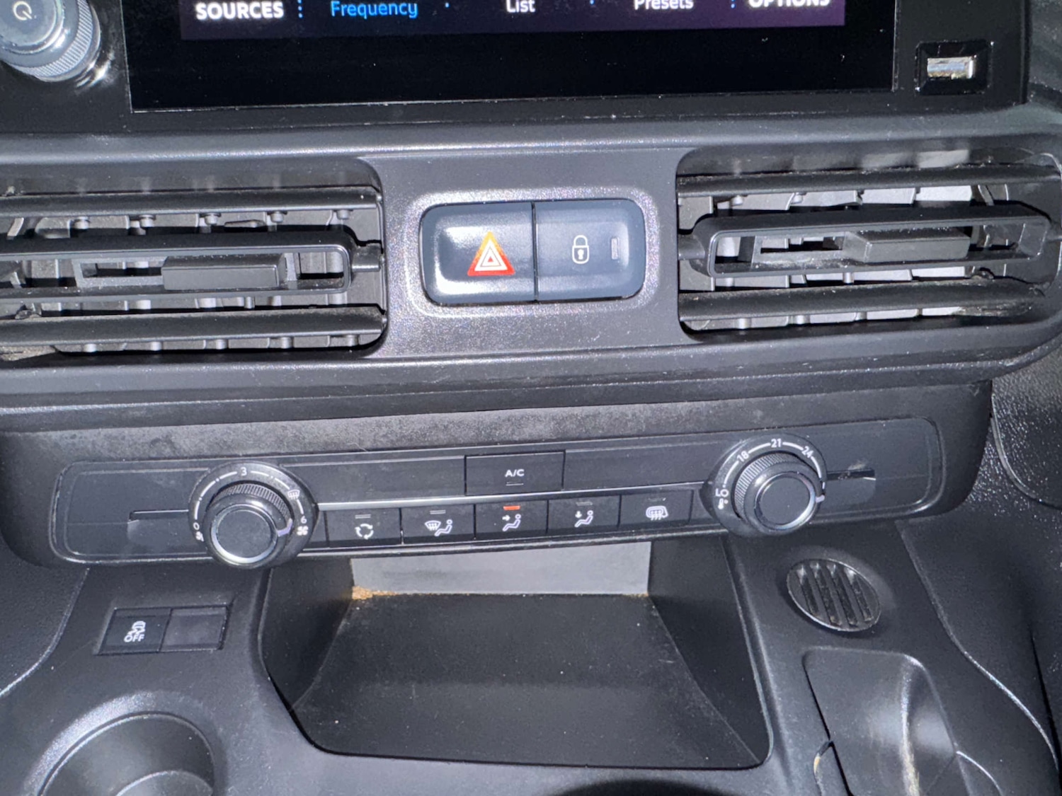 Used Peugeot Partner 2019 for sale - 77337005: Photo 16