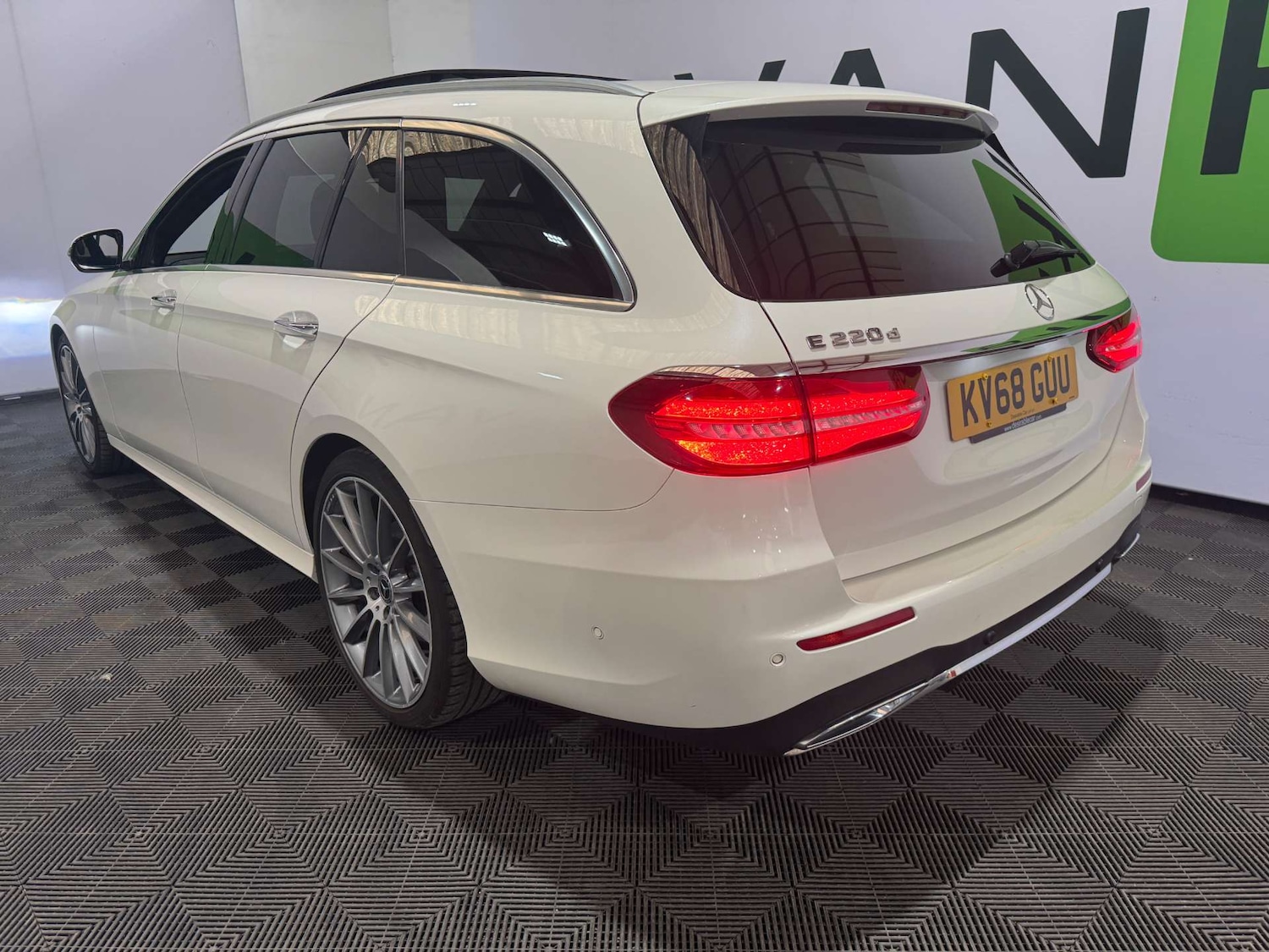 Used Mercedes-Benz E Class 2018 for sale - 76038499: Photo 3