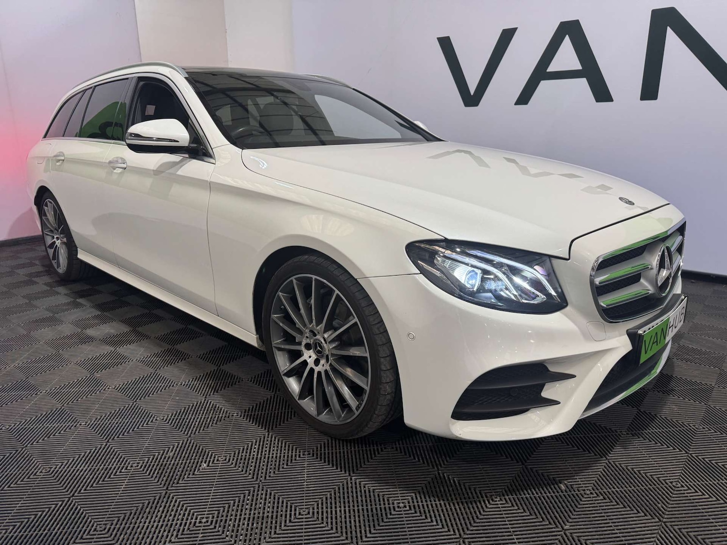Used Mercedes-Benz E Class 2018 for sale - 76038499: Photo 4