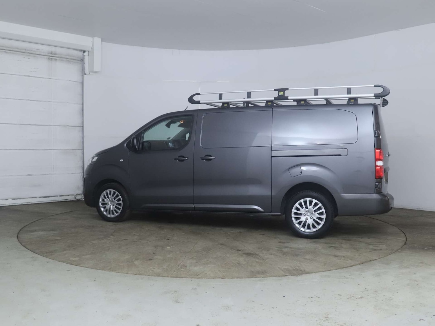 Used Vauxhall Vivaro 2023 for sale - 77989986: Photo 5