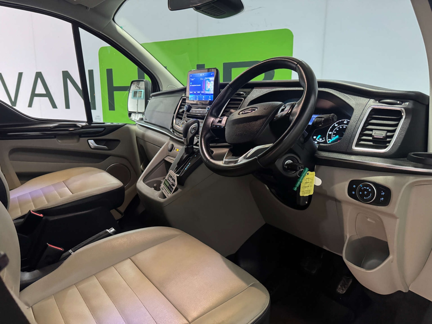 Used Ford Tourneo Custom 2023 for sale - 77872436: Photo 2