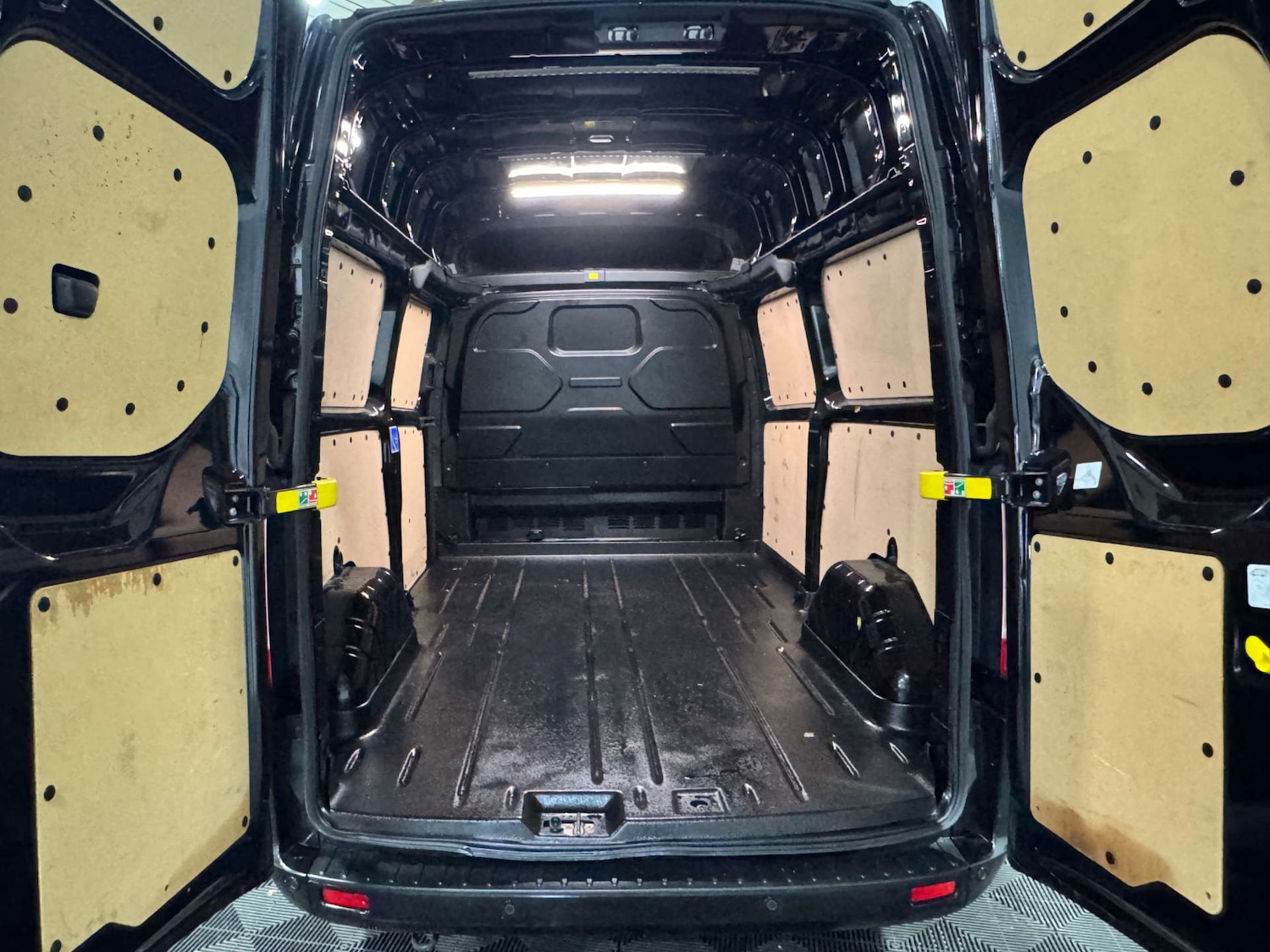 Used Ford Transit Custom 2023 for sale - 77337006: Photo 3