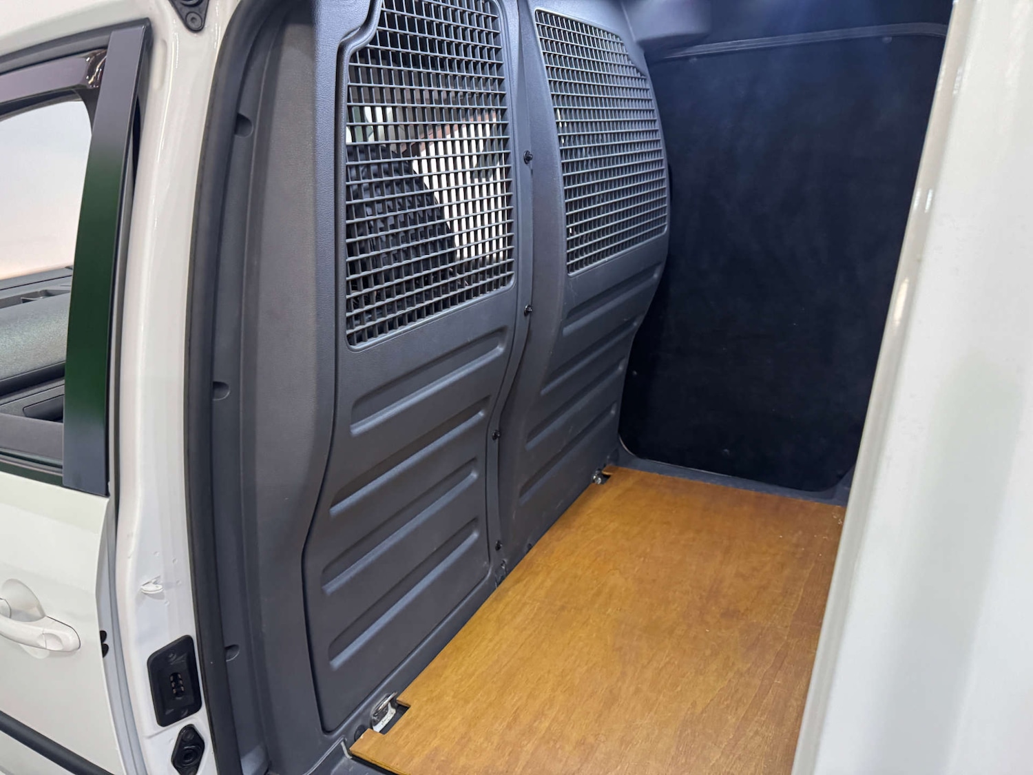 Used Volkswagen Caddy 2013 for sale - 77236260: Photo 31