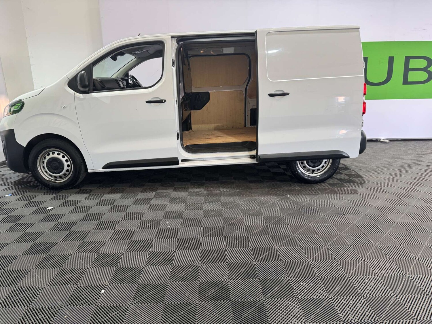 Used Vauxhall Vivaro 2023 for sale - 76601595: Photo 4