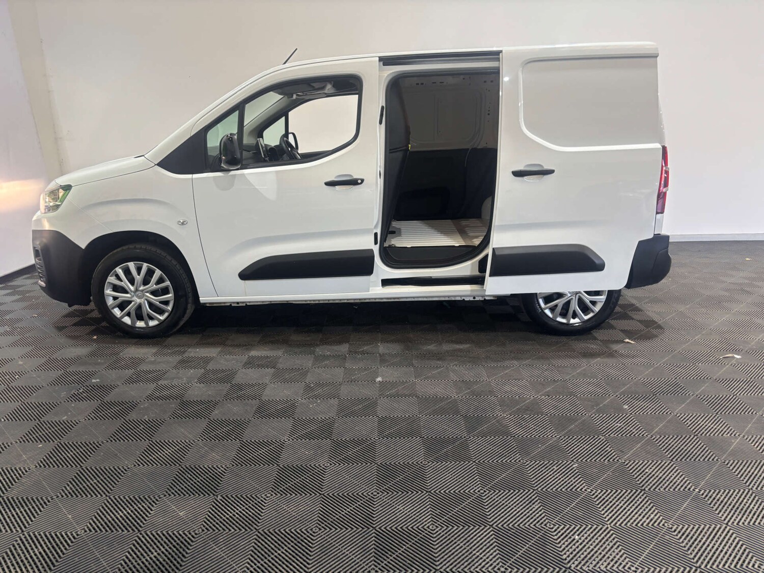 Used Citroen Berlingo 2022 for sale - 76601520: Photo 3
