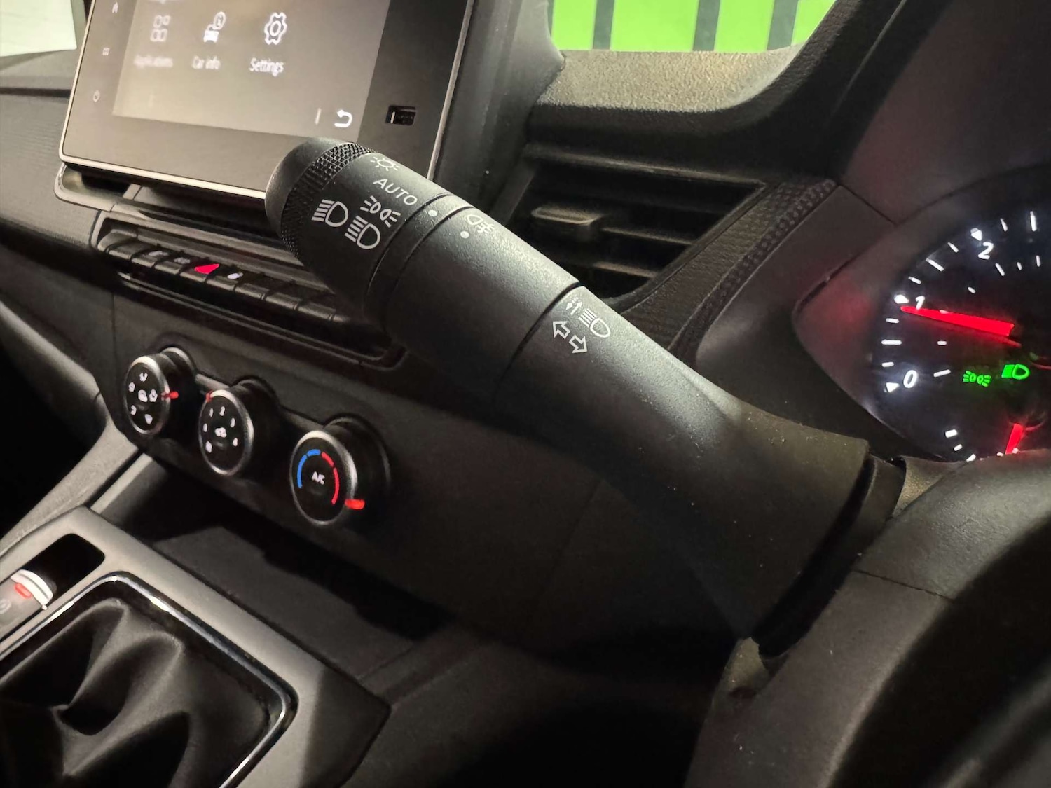 Used Renault Kangoo 2024 for sale - 76601849: Photo 11