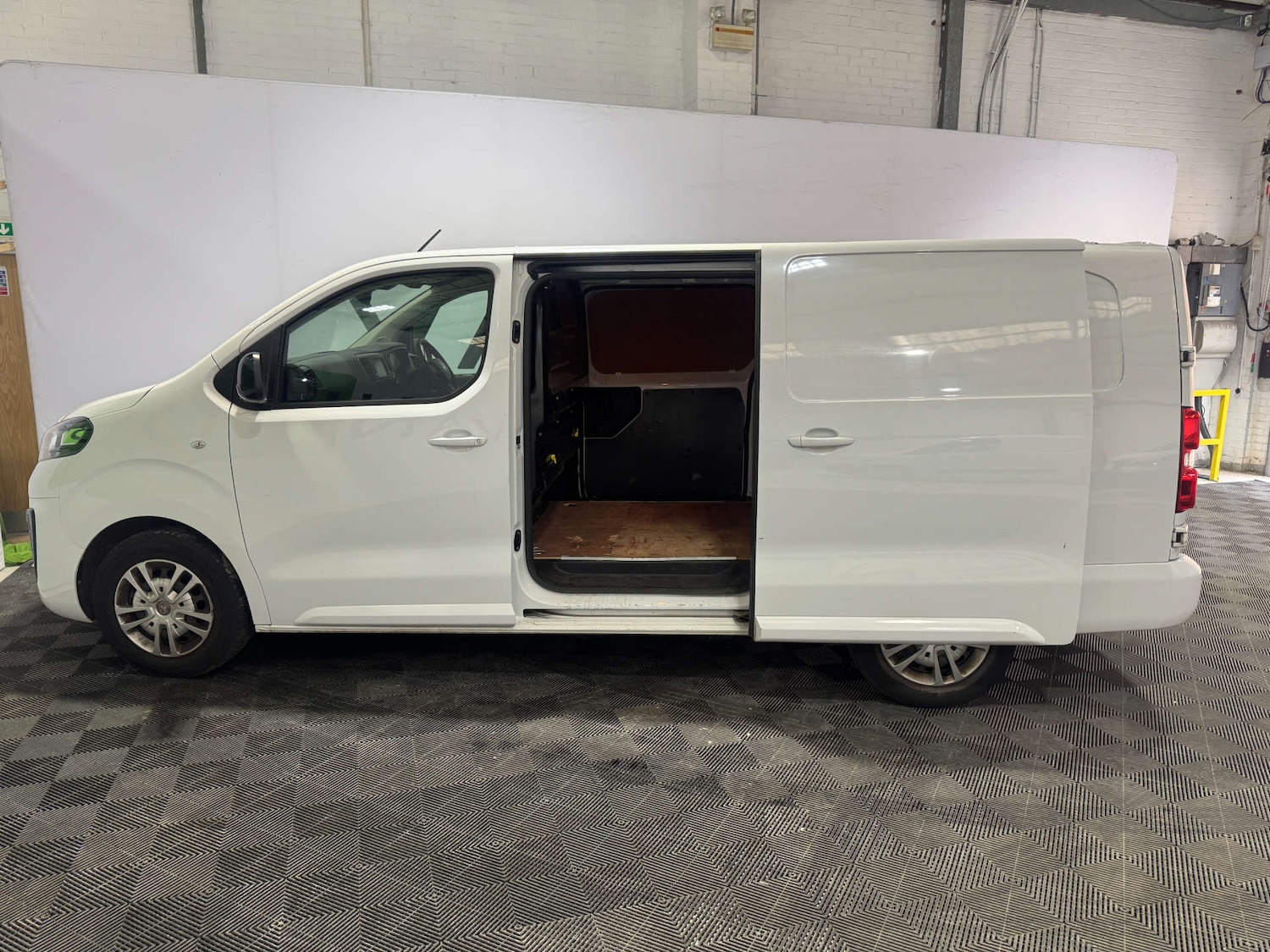 Used Vauxhall Vivaro 2022 for sale - 76601611: Photo 4