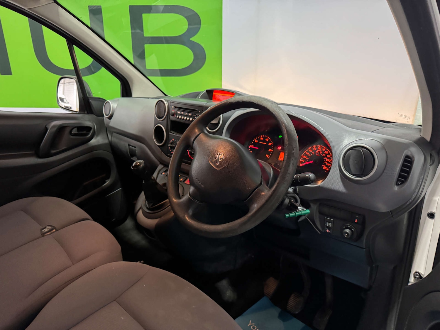 Used Peugeot Partner 2015 for sale - 77590588: Photo 2