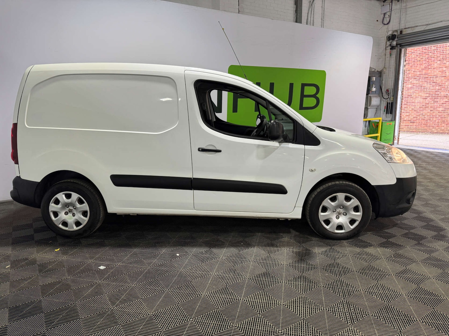 Used Peugeot Partner 2015 for sale - 77590588: Photo 3