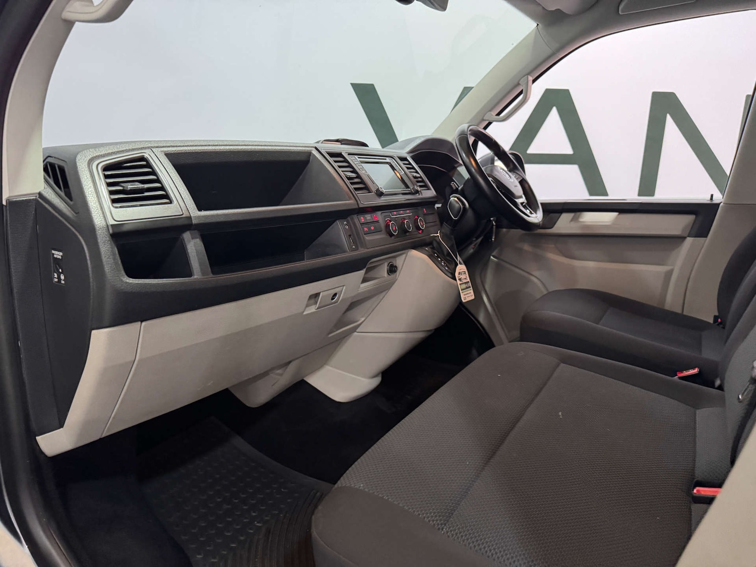 Used Volkswagen Transporter 2018 for sale - 77380691: Photo 34