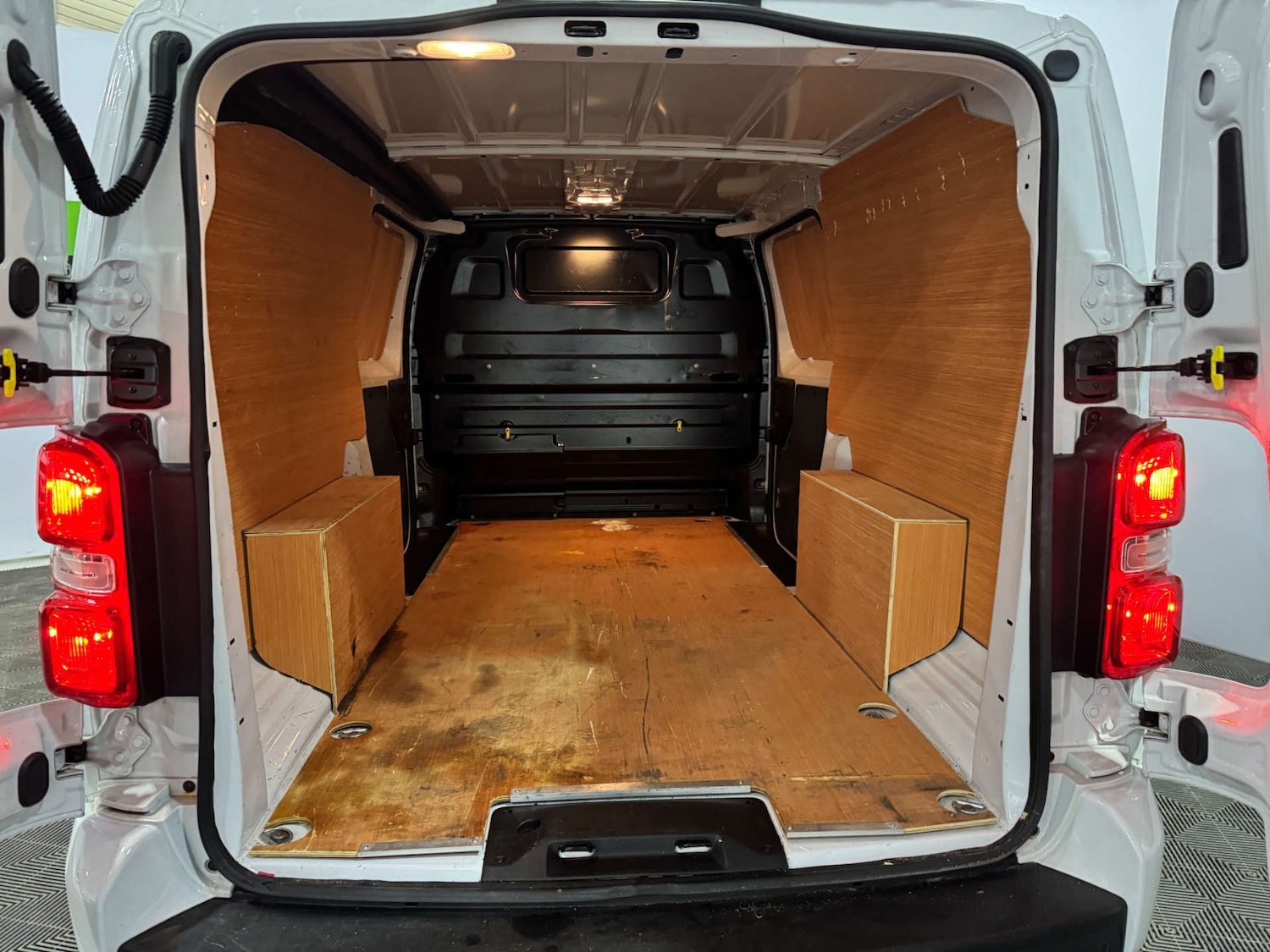 Used Vauxhall Vivaro 2023 for sale - 77336959: Photo 3