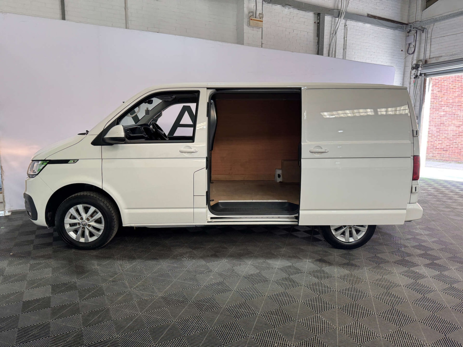 Used Volkswagen Transporter 2023 for sale - 78014287: Photo 7