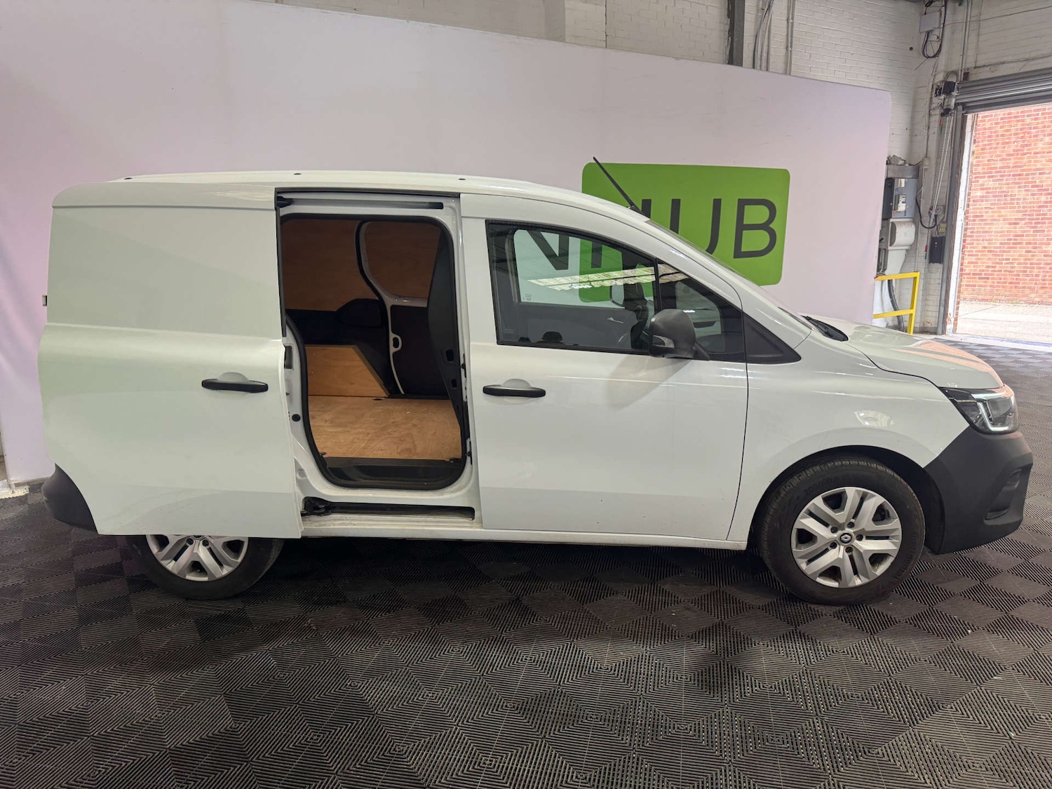 Used Renault Kangoo 2024 for sale - 76601833: Photo 2