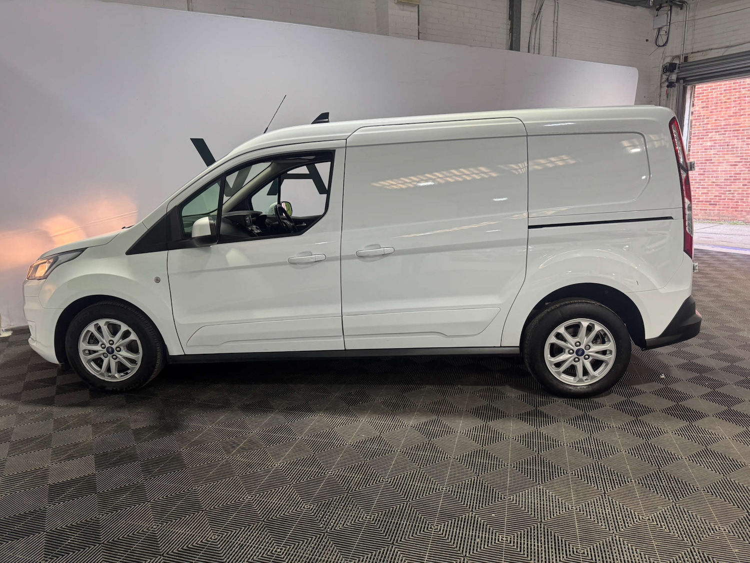 Used Ford Transit Connect 2024 for sale - 77380637: Photo 3