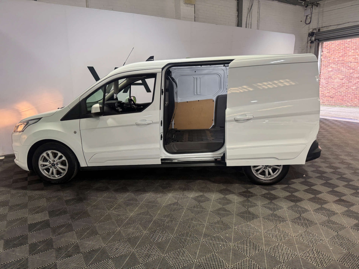 Used Ford Transit Connect 2024 for sale - 77380637: Photo 7