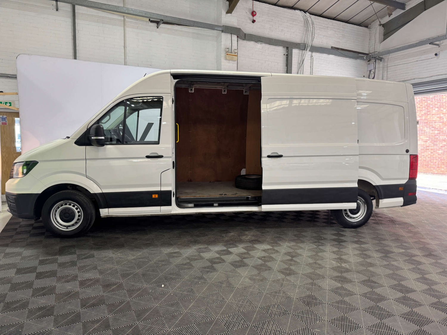 Used Volkswagen Crafter 2023 for sale - 77845597: Photo 4