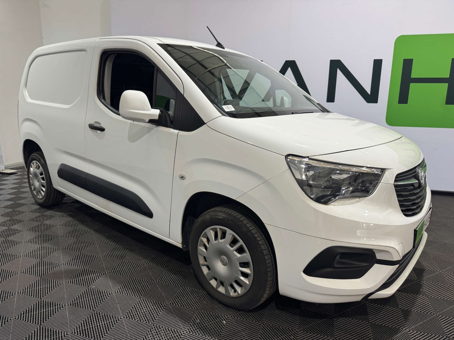 Used Vauxhall Combo 2020 for sale - 76601702: Photo 1