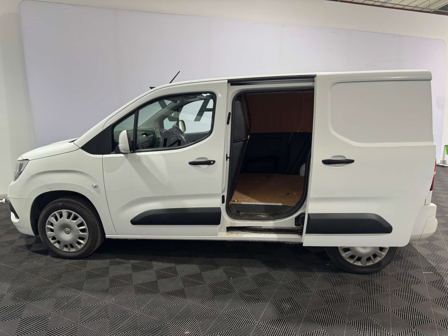 Used Vauxhall Combo 2020 for sale - 76601702: Photo 2