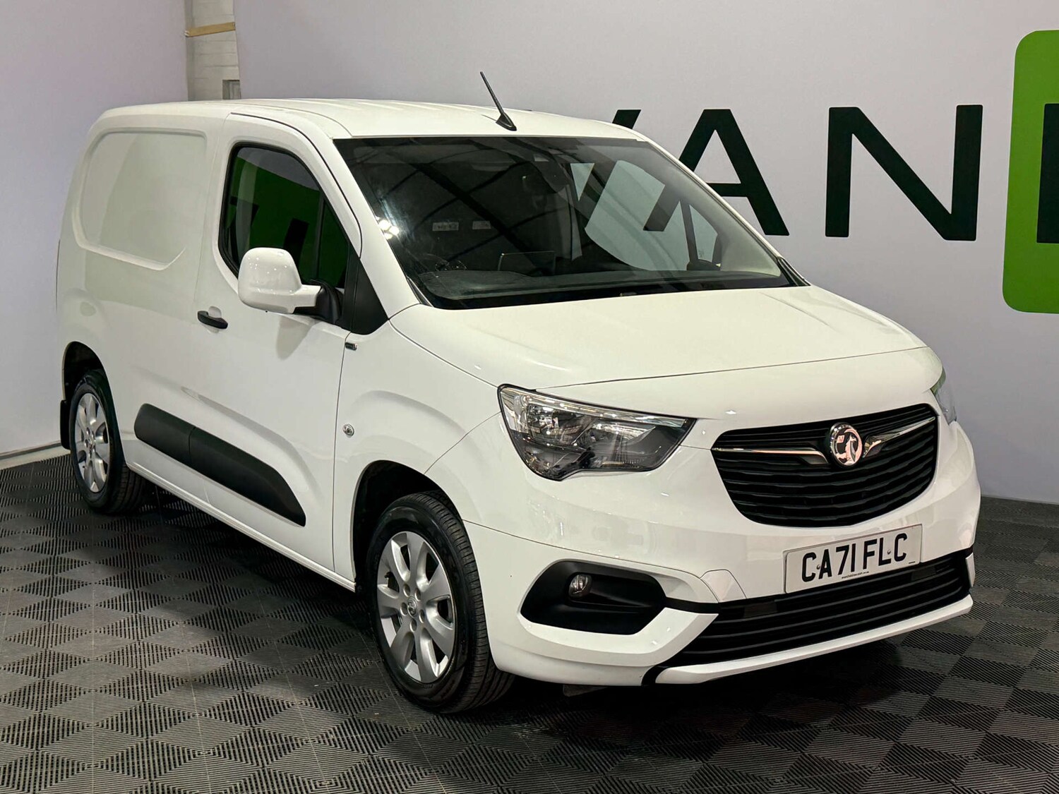 Used Vauxhall Combo 2021 for sale - 76881580: Photo 1