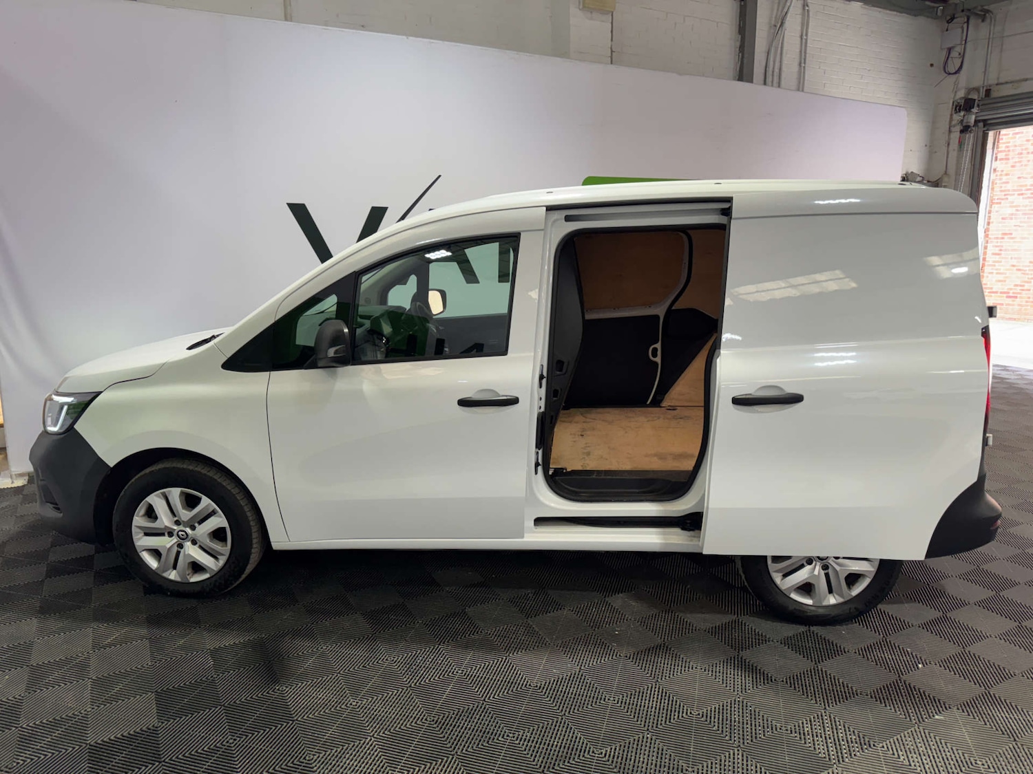 Used Renault Kangoo 2024 for sale - 76601637: Photo 2