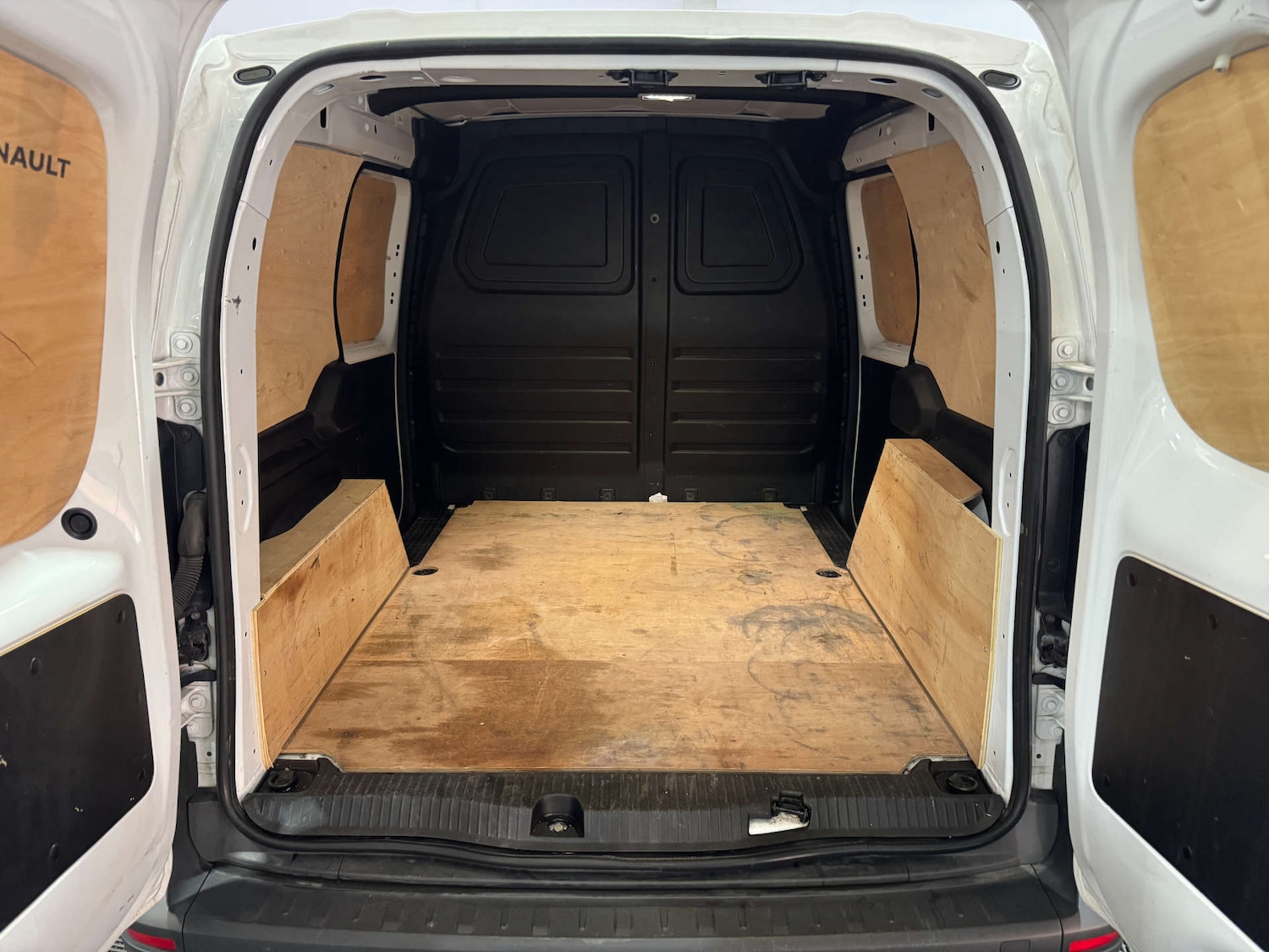 Used Renault Kangoo 2024 for sale - 76601637: Photo 6