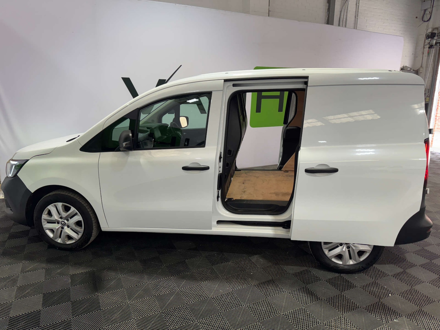 Used Renault Kangoo 2024 for sale - 76601637: Photo 9