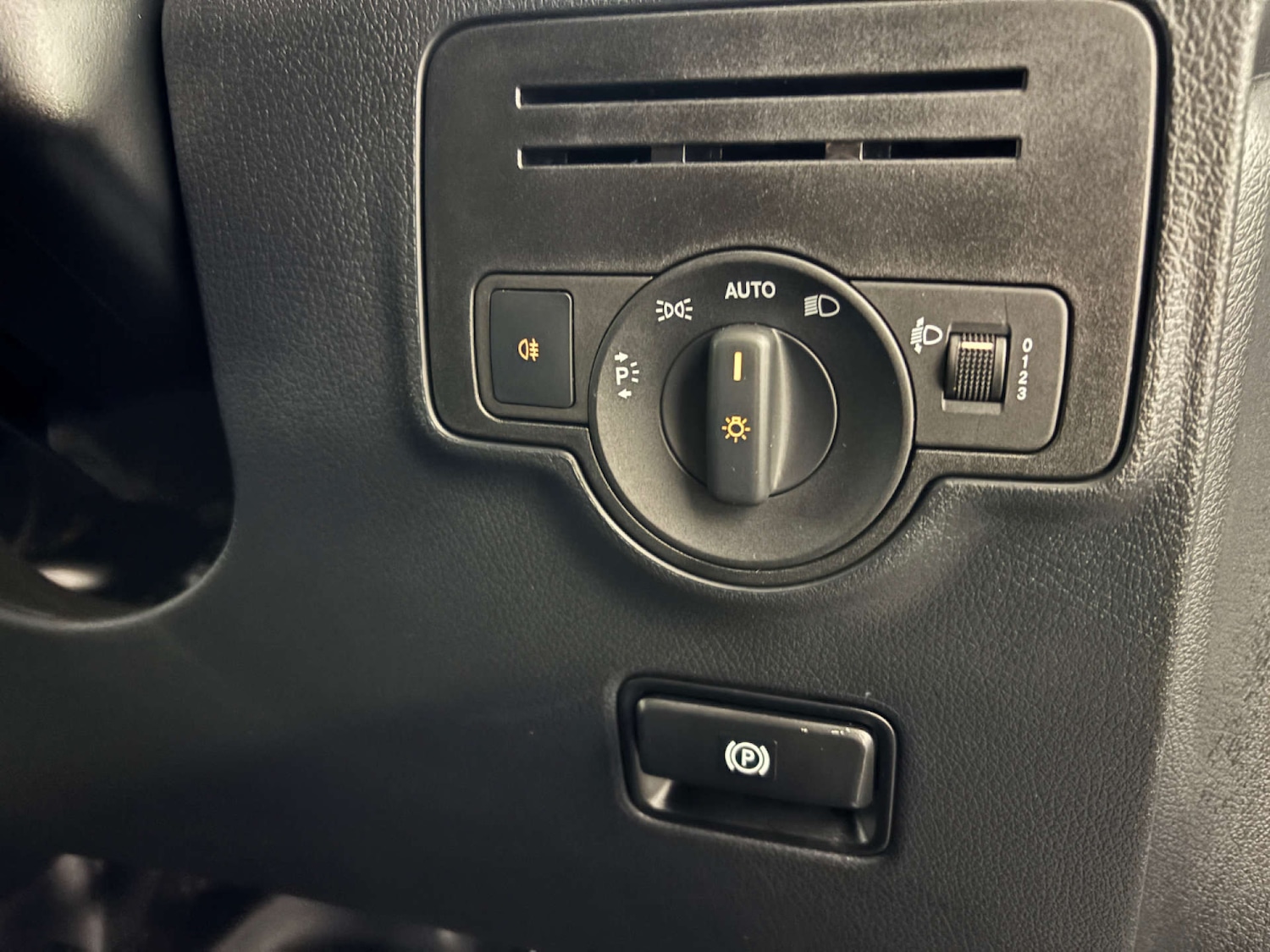 Used Mercedes-Benz Vito 2024 for sale - 76601305: Photo 8