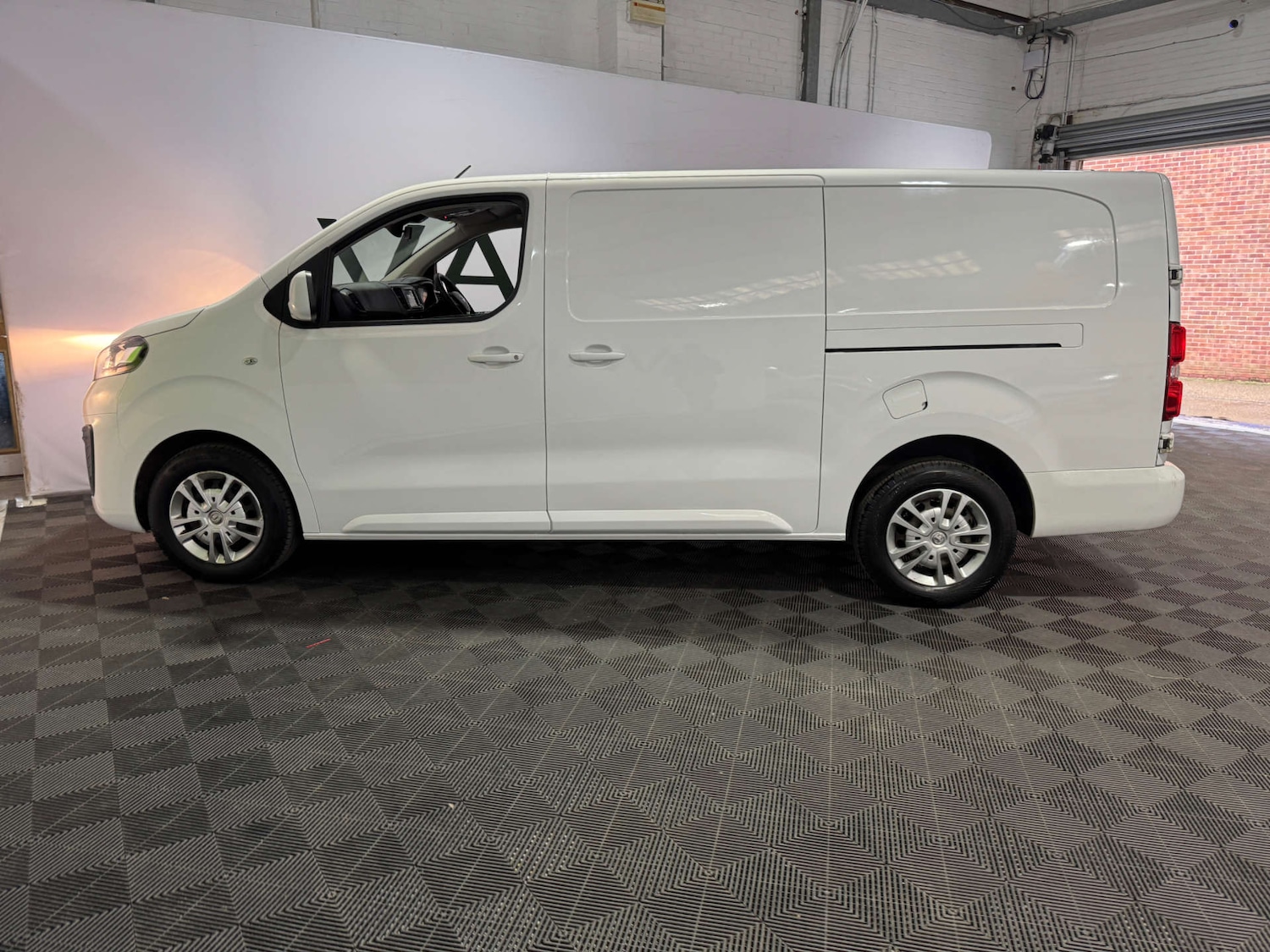 Used Vauxhall Vivaro 2020 for sale - 77336999: Photo 3