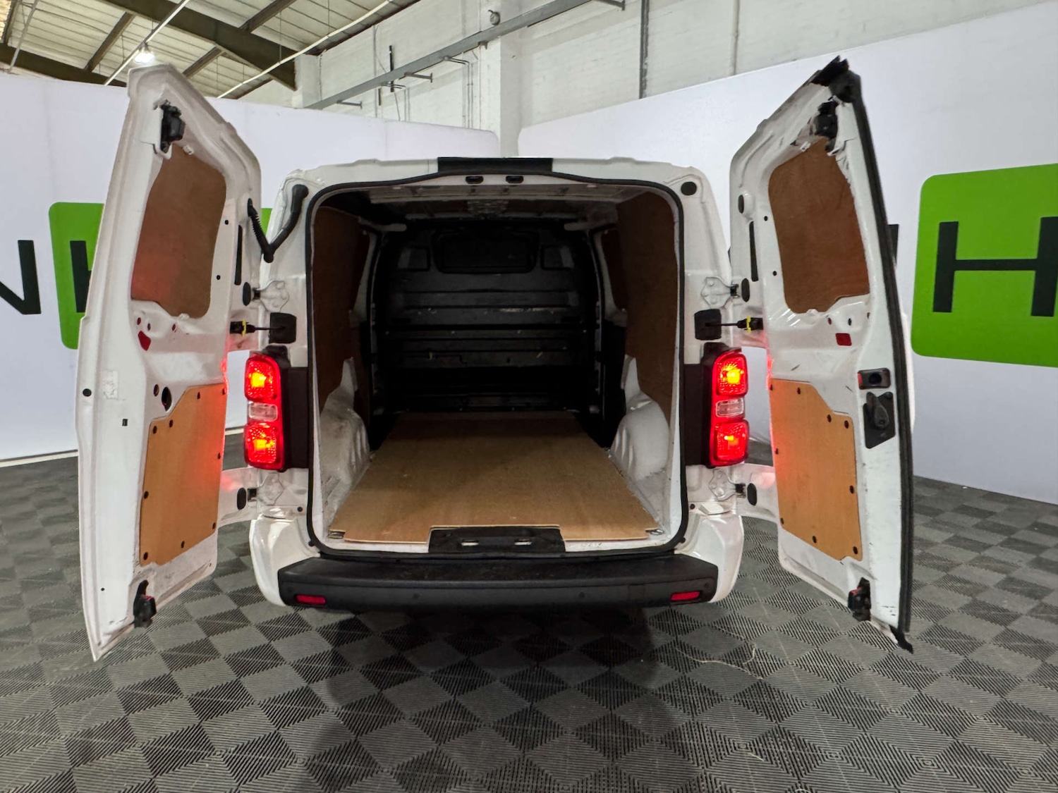 Used Vauxhall Vivaro 2020 for sale - 77336999: Photo 4