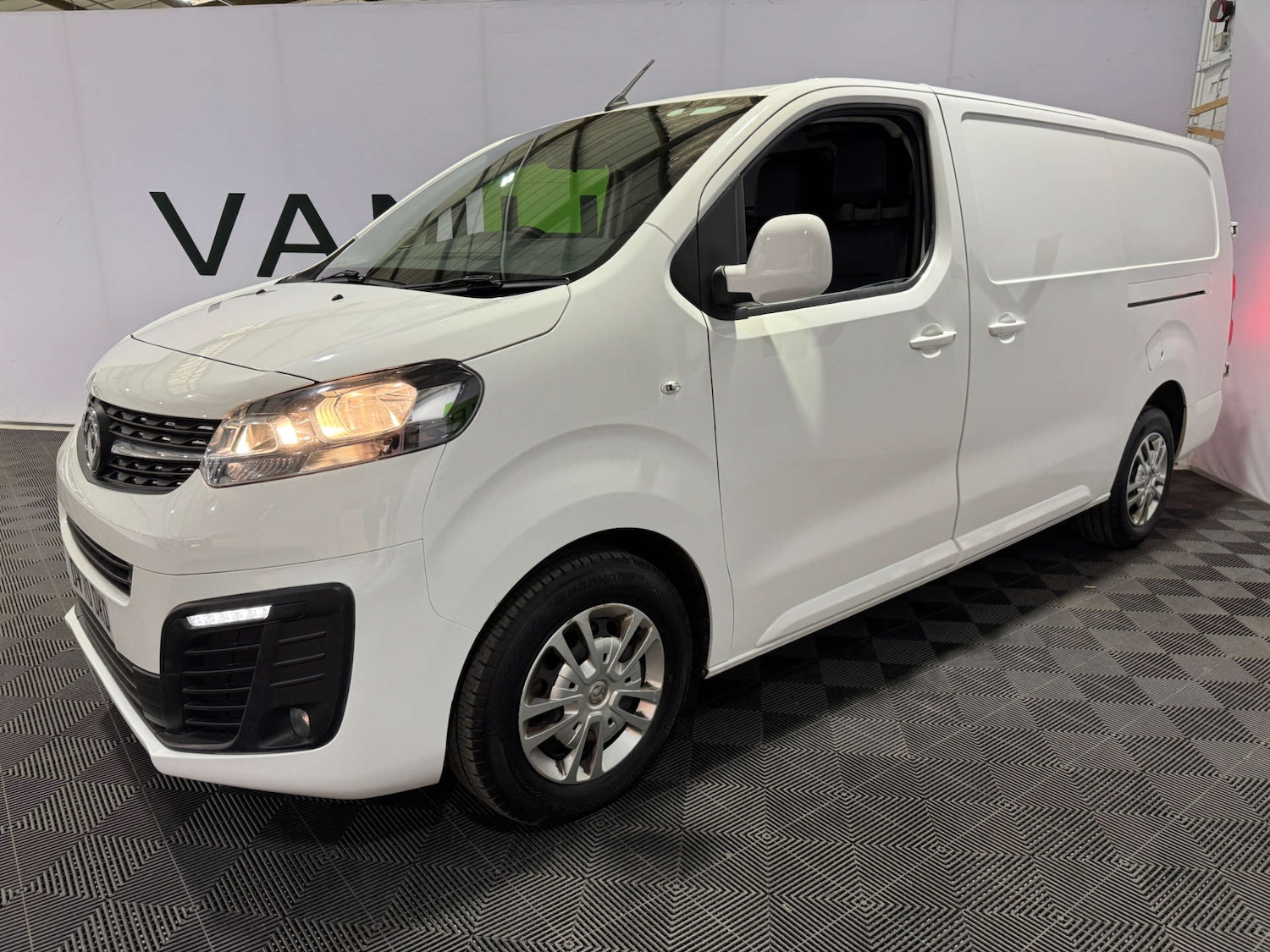 Used Vauxhall Vivaro 2020 for sale - 77336999: Photo 6