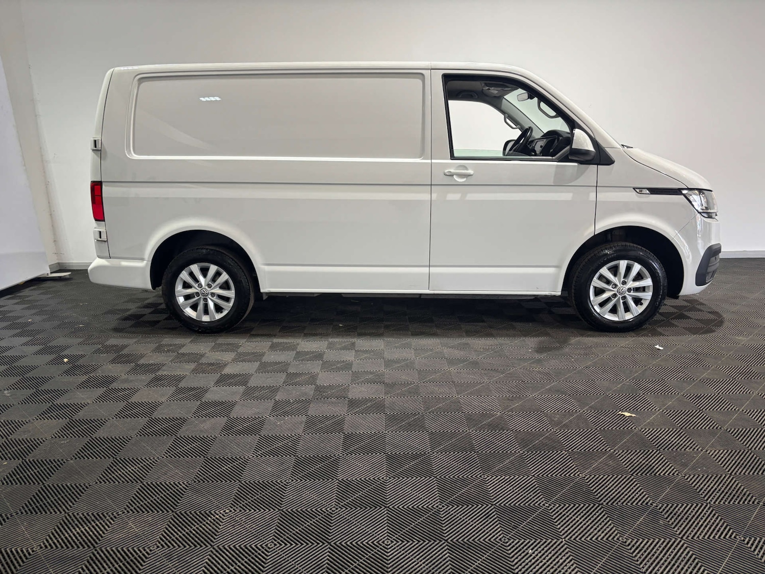 Used Volkswagen Transporter 2023 for sale - 76601612: Photo 5